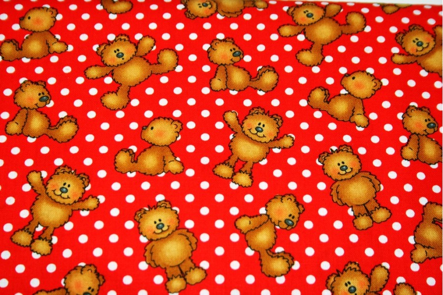 10cm Baumwolldruck "Bären" rot  by Henry Glass Fabrics (Grundpreis € 16,00/m)